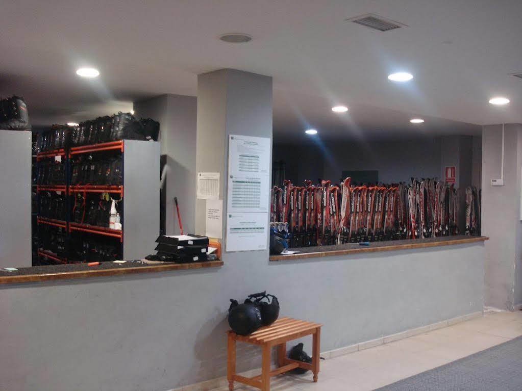 Albergue Inturjoven Sierra Nevada Bagian luar foto